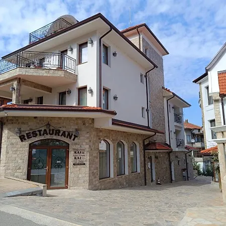 Family Rai 3* Sjoemen